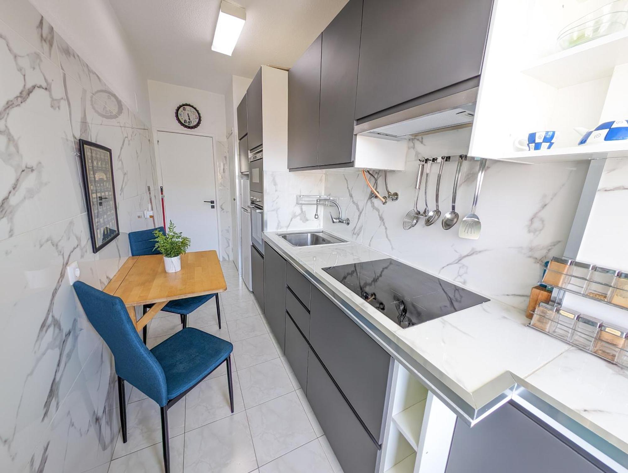 2 Room Condo - 5 Mins From Costa Da Caparica Beach & Bars Ngoại thất bức ảnh