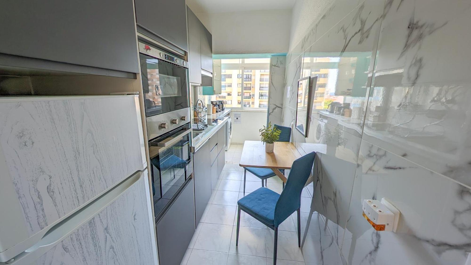 2 Room Condo - 5 Mins From Costa Da Caparica Beach & Bars Ngoại thất bức ảnh