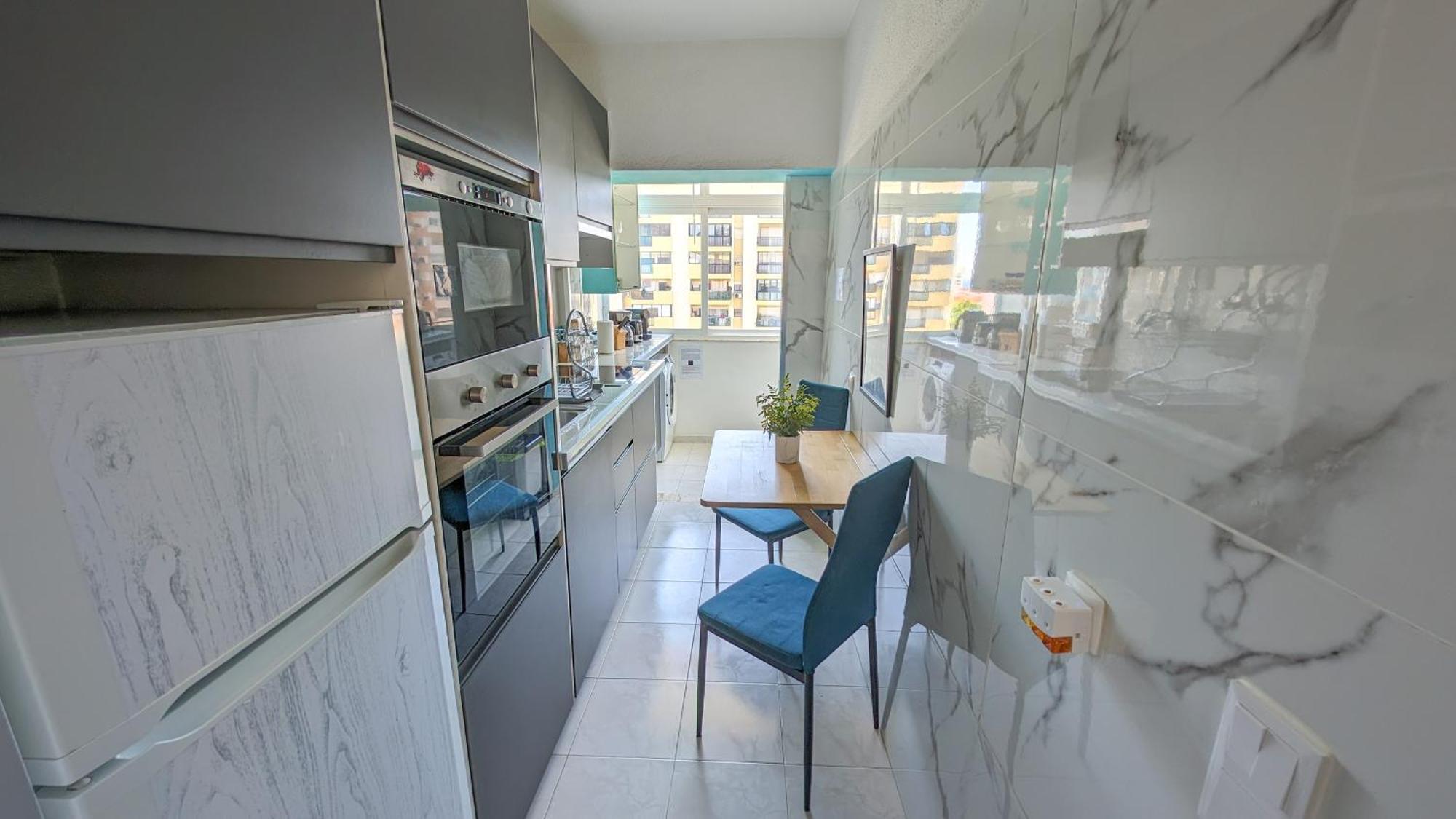 2 Room Condo - 5 Mins From Costa Da Caparica Beach & Bars Ngoại thất bức ảnh