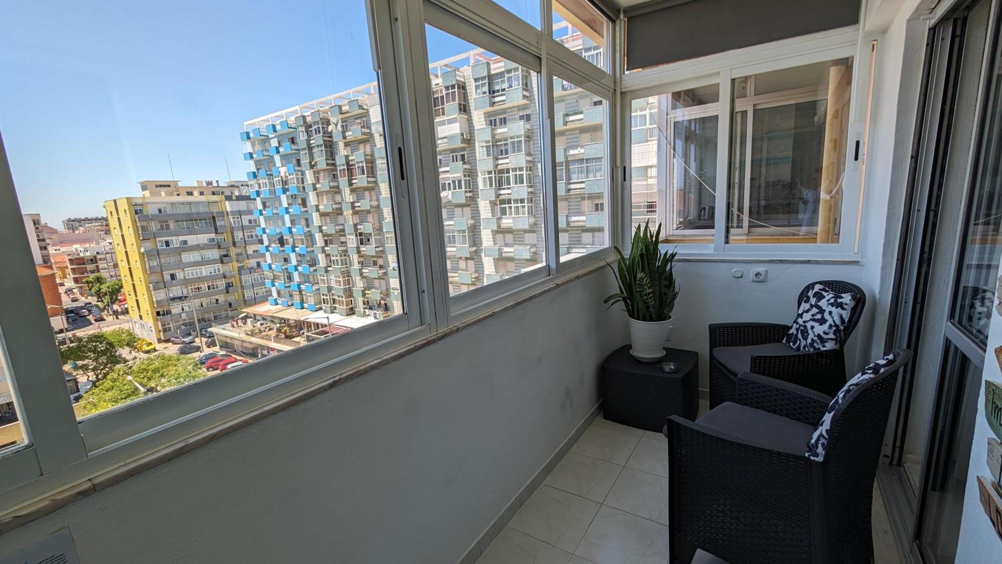 2 Room Condo - 5 Mins From Costa Da Caparica Beach & Bars Ngoại thất bức ảnh